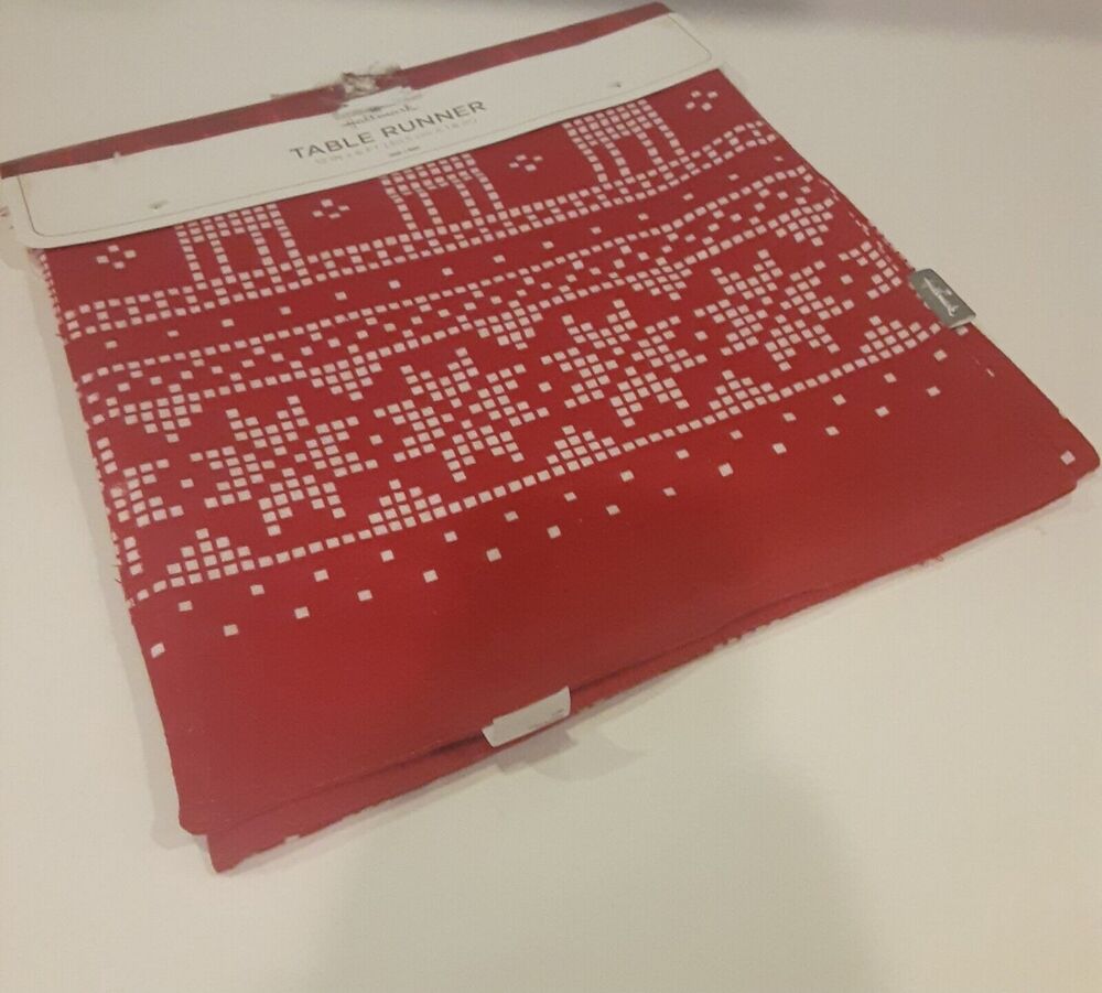 Hallmark Christmas Table Runner Reindeer /Snowflakes 12"x6ft